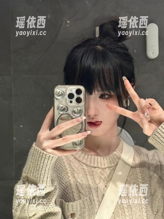 丽柜 - 聆听文欣的圣诞故事，通过写真与图片感受节日的温馨与欢乐