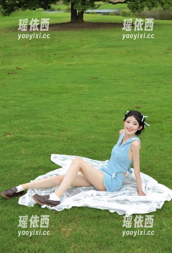 丽柜 - 透过轩轩的清纯写真，寻找属于你的唯美壁纸时刻