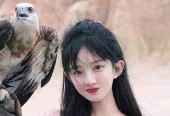走进九柒喵的在线世界，体操服白子美图尽显优雅与动感