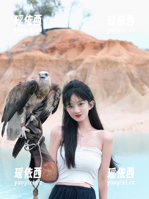 走进九柒喵的在线世界，体操服白子美图尽显优雅与动感