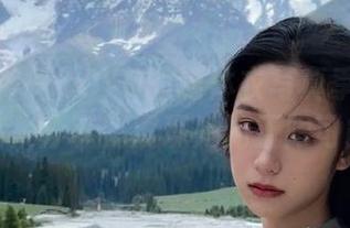 克拉女神 – YOYO的连体衣写真季：精彩作品集分享，展现她的无限可能性