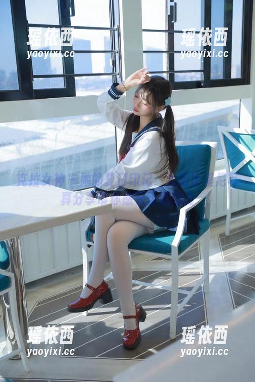克拉女神 - 她的夏日印记：大阳比基尼写真分享带你感受无限活力