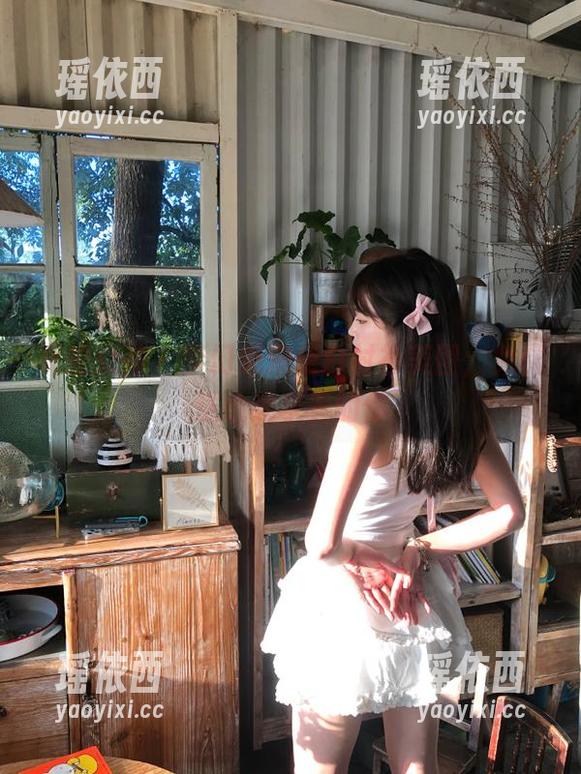 克拉女神 - 梦幻级宋黛白衬衫美图，免费送给追求美的你