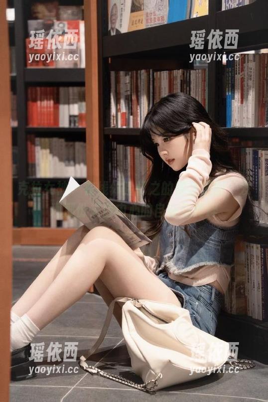 克拉女神 - 在线体验忆之的裸足美图，发现那份来自内心的自在与纯粹