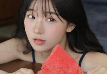 克拉女神 – 狂欢时刻！王睿天台写真开放免费下载，告别付费烦恼！