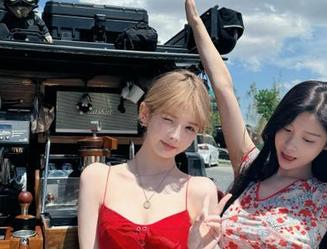 克拉女神 – 百琳泳装写真集分享：感受水波荡漾中的无限魅力