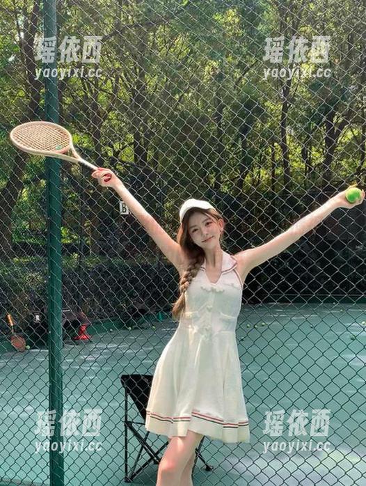 克拉女神 - 舒彤的豹纹私拍套图，捕捉她独特的时尚气息