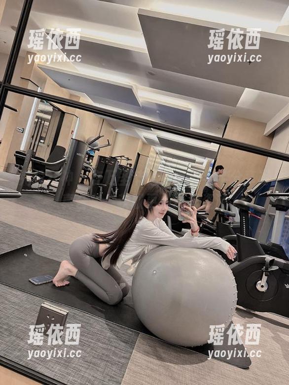 克拉女神 - 在万圣节之夜，与芊芊分享写真合集，获取更多精彩资源