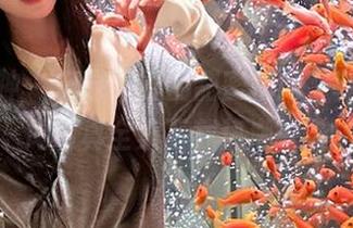 克拉女神 – 记录青春的甜蜜瞬间，菲菲双马尾写真全集下载热潮来袭