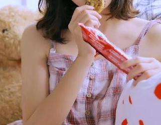 克拉女神 – 雅楠最新写真集：用镜头记录护士的微笑与奉献精神