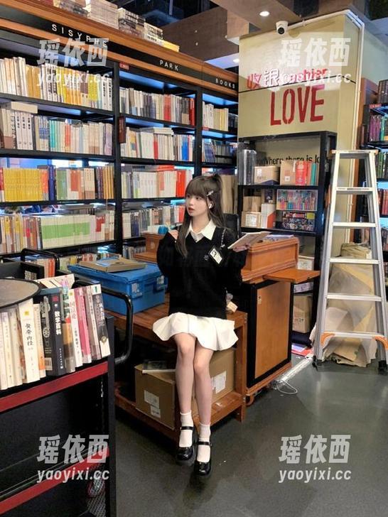 兔玩映画 - 最新美图揭秘：“面饼仙儿”比基尼写真，犹如将面饼和沙滩完美融合！