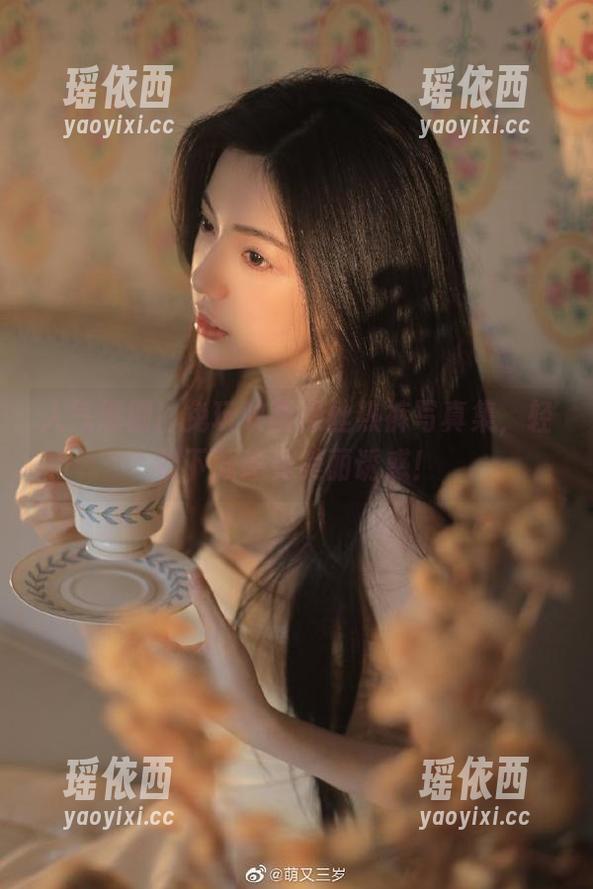 人气爆棚！兔玩映画黑丝热裤写真集，轻松下载感受美丽诱惑！