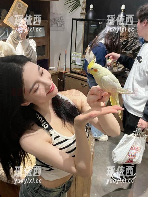 准备好了吗？兔玩映画高清肉丝和小花裙写真合集上线！