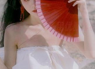 高清写真作品：凉凉子用优雅丝袜捕捉极致美感，倾情呈现