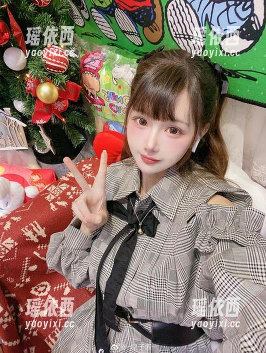 探索凛子酱的比基尼魅力，精彩作品尽在网盘一键获取！