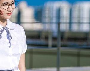 万圣节夜的魅惑：南桃Momoko高清图册深度解析你的恐惧与美丽