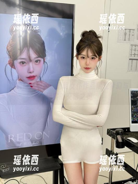 南鸽隐秘图库：透明女仆作品展现梦幻与现实的交错之美