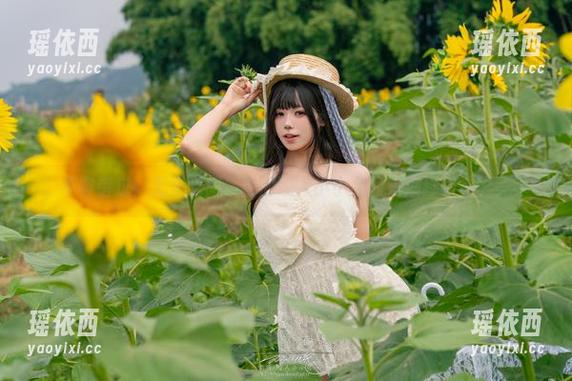 不容错过！无圣光图集中的咬人小小兔旗袍演绎经典之美