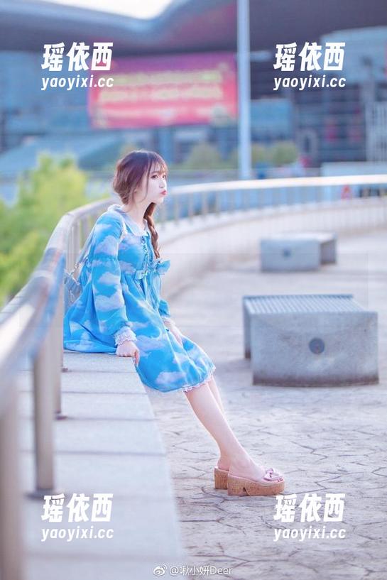 啾小妍：高清图册里的妍宝，居然还可以这样自我调侃！