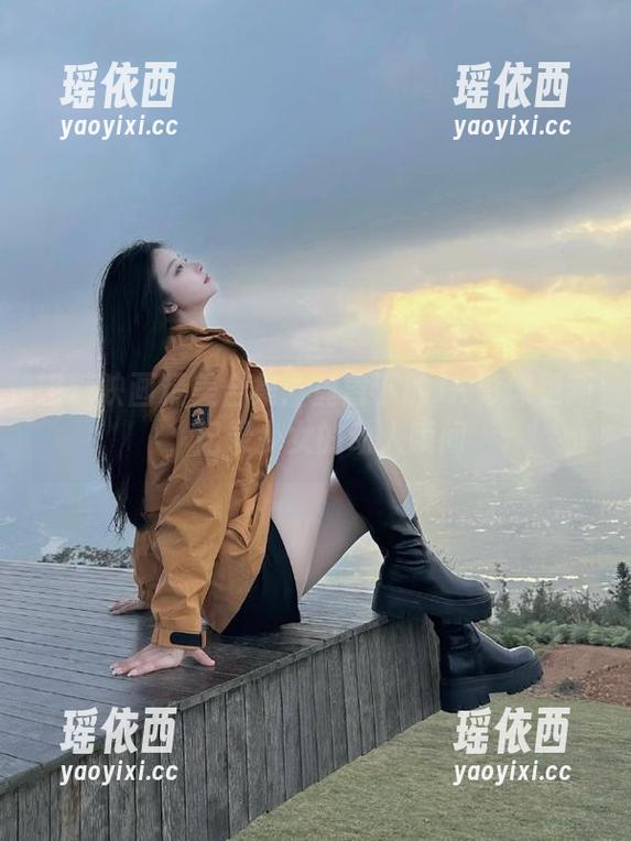 喵糖映画精美合集：黄昏下的JK影像更新，记录少女的动人瞬间