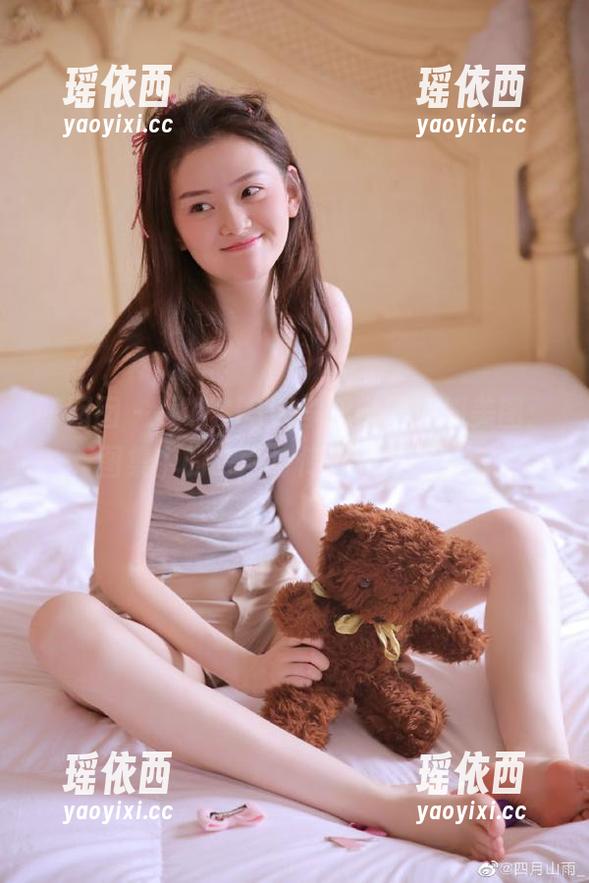 嗲囡囡-SiByl李思宁 嗲囡囡 - 领略SiByl李思宁的和服美图:图集中的时尚与传统的奇妙交融
