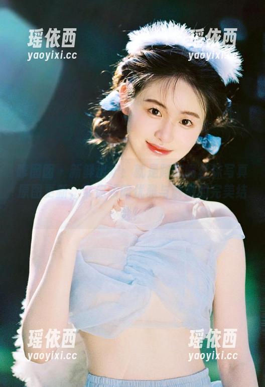 嗲囡囡 - 新鲜出炉：就是阿朱啊丝袜写真原图更新，带你领略优雅与诱惑的完美结合！