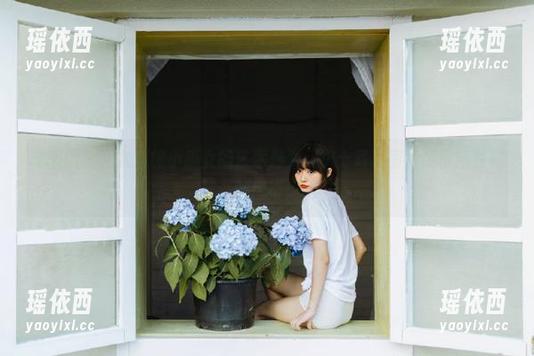 嗲囡囡-流氓小巫女 嗲囡囡 - 释放流氓小巫女的艺术魅力:护士写真图片展示她独特的风格!