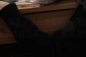 嗲囡囡 – 赵艺璇穿红裙套图：不怕你笑，只怕你发现我其实是个搞笑担当！