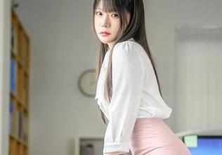 很有个性的坏露露香宝与她的黑丝皮衣：超值写真作品集资源