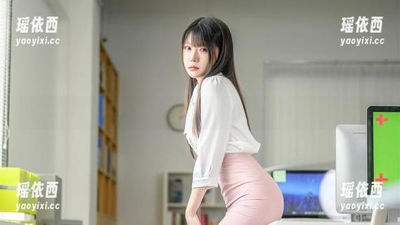 很有个性的坏露露香宝与她的黑丝皮衣：超值写真作品集资源