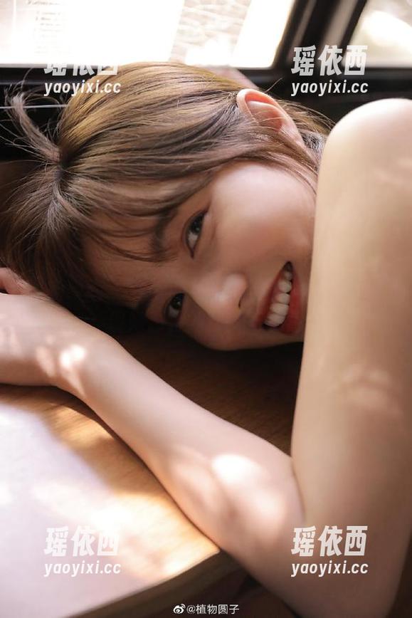 壹吻映画 - 梦梦的毛衣作品魅力：图集展现她独特的审美与创意