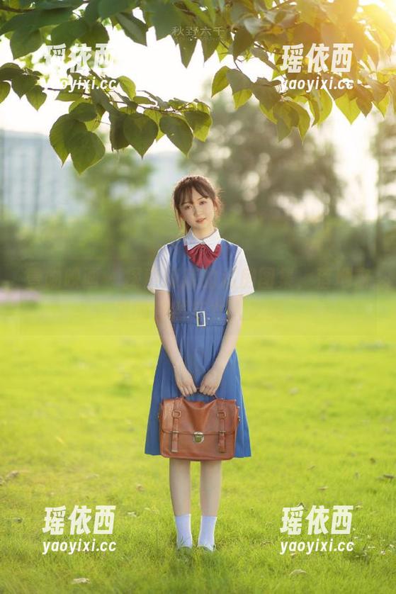 壹吻映画 - 探索辣辣的私房图集，落地窗里的自然与女人之美