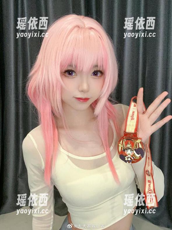 大大卷卷小卷 最新图册强势来袭:女游客陈与大大卷卷小卷的梦幻冒险