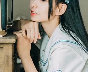 头条女神 – 美丽与真实并存，易阳学妹无圣光作品展现青春的无限可能