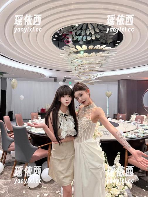 头条女神-曲佑熙 头条女神 - 俏皮动人又时尚,曲佑熙短裙写真套图的魅力四射!