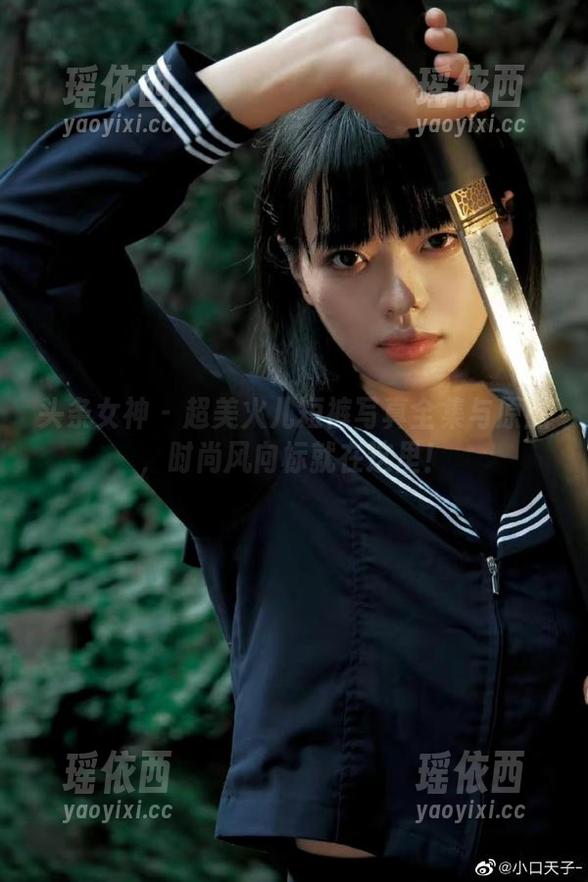头条女神 - 超美火儿短裤写真全集与原图，时尚风向标就在这里！