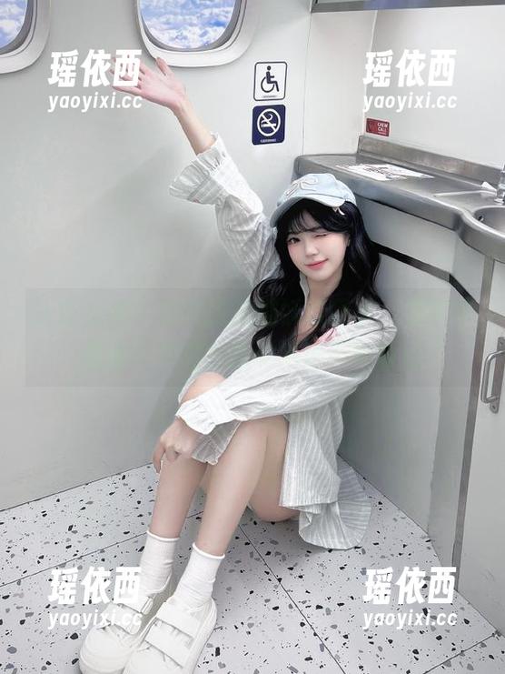头条女神-莫晓希 头条女神 - 独特的美腿妖姬风格,莫晓希最新写真图包精彩绝伦不容错过