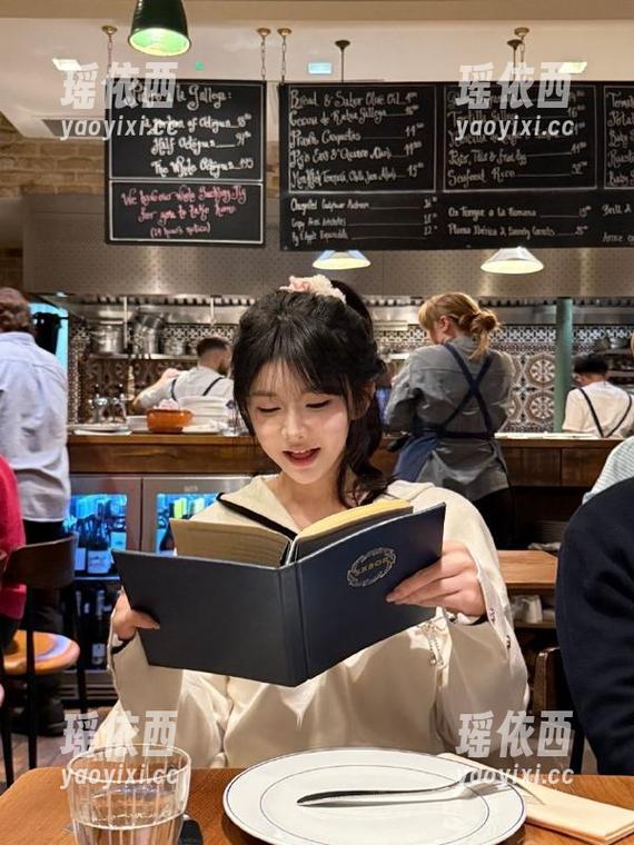 头条女神-萌琪琪 头条女神 - 萌琪琪无圣光丝袜物语合集:承载她的时尚梦,带你走进丝袜的奇幻世界