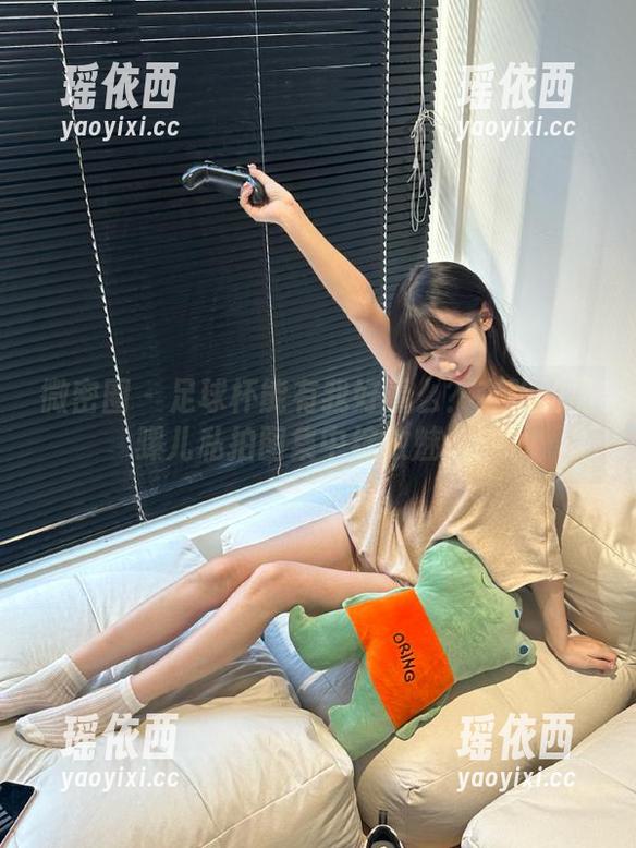 微密圈 - 足球杯能有我好看么？奔跑的晶骡儿私拍图集中绽放魅力！