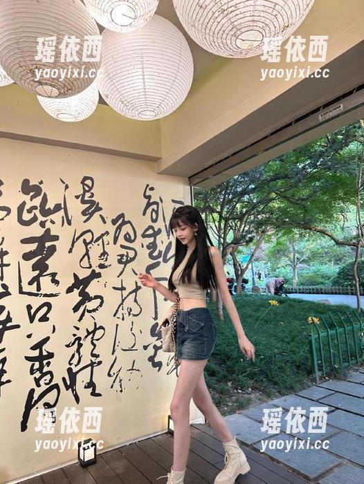 奶雯 微密圈 - 妙趣横生的奶雯美足作品集重磅来袭,快来下载,感受她的独特魅力!