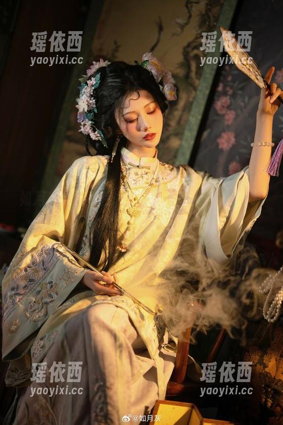 如月灰少女死库水原图，免费奉送，捕捉令人心动的瞬间！