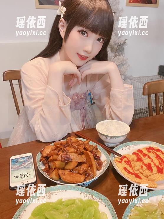 超高颜值福利！妖少you1旗袍写真，感受优雅与性感的完美结合