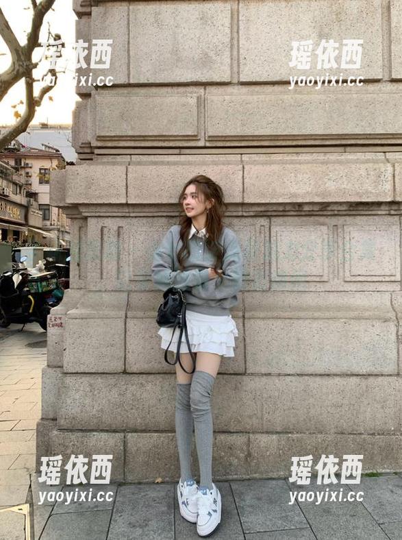 学妹加速跑 - 小七的波点裙魅力分享合集，记录她的每个精彩瞬间