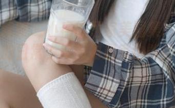 学妹加速跑 – 小冉的居家美图集：透过镜头看她的日常，没想到居家也能如此惊艳！