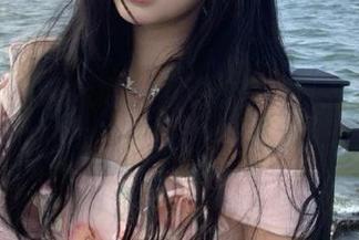 微密圈 – 宋昱欣短裙私拍写真，打造迷人曲线与优雅气质的双重魅力