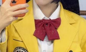 免费体验宫本樱的圣诞写真魅力，尽享摄影艺术的无穷乐趣！