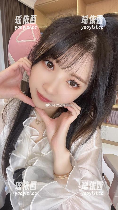 小女巫露娜 黑丝自摄全集下载,探索小女巫露娜的魅力与神秘世界