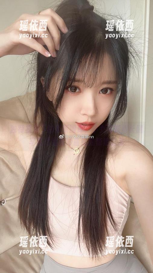 独特视角下的最新图库，小女巫露娜长腿写真尽显曼妙曲线的惊艳之美