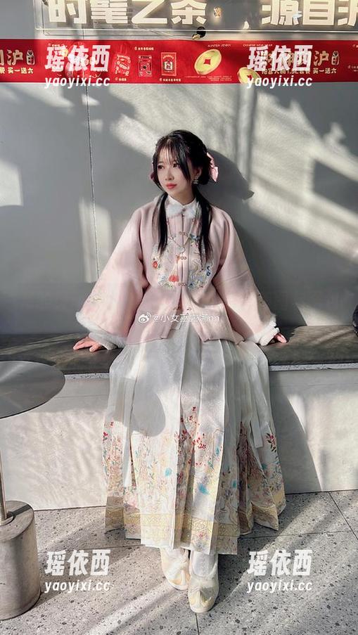 花的灵动，小女巫露娜的花卉套美图与图包完美融合！
