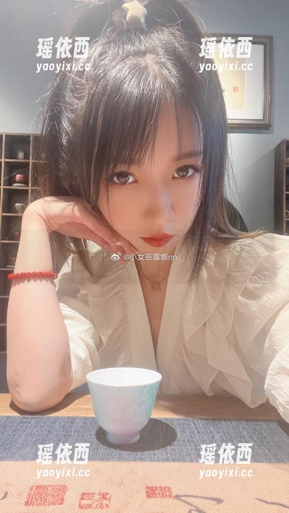 甜美小女巫露娜私房图片，流音无限，魔法满满！